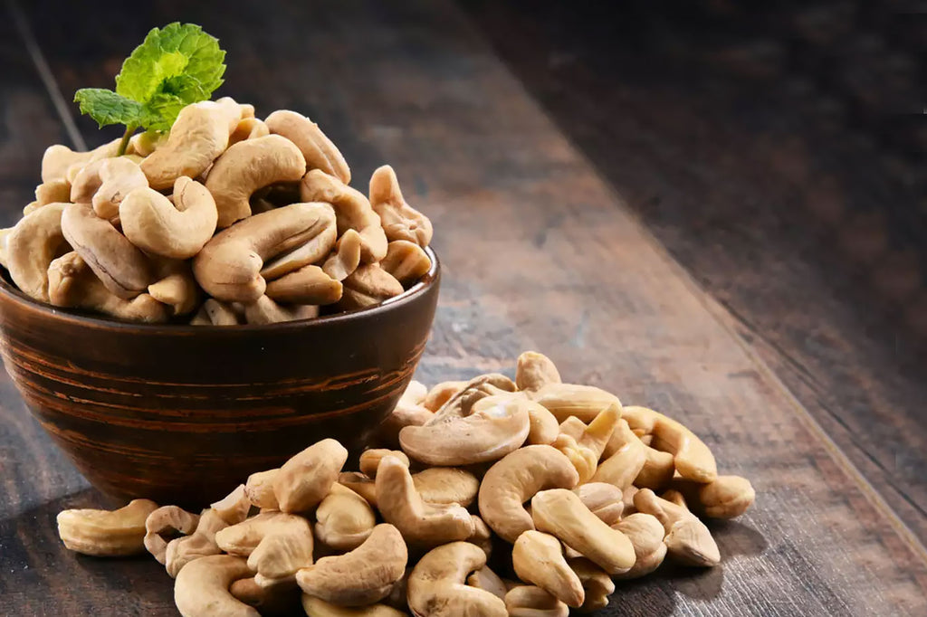 What vitamins are stored in cashews !